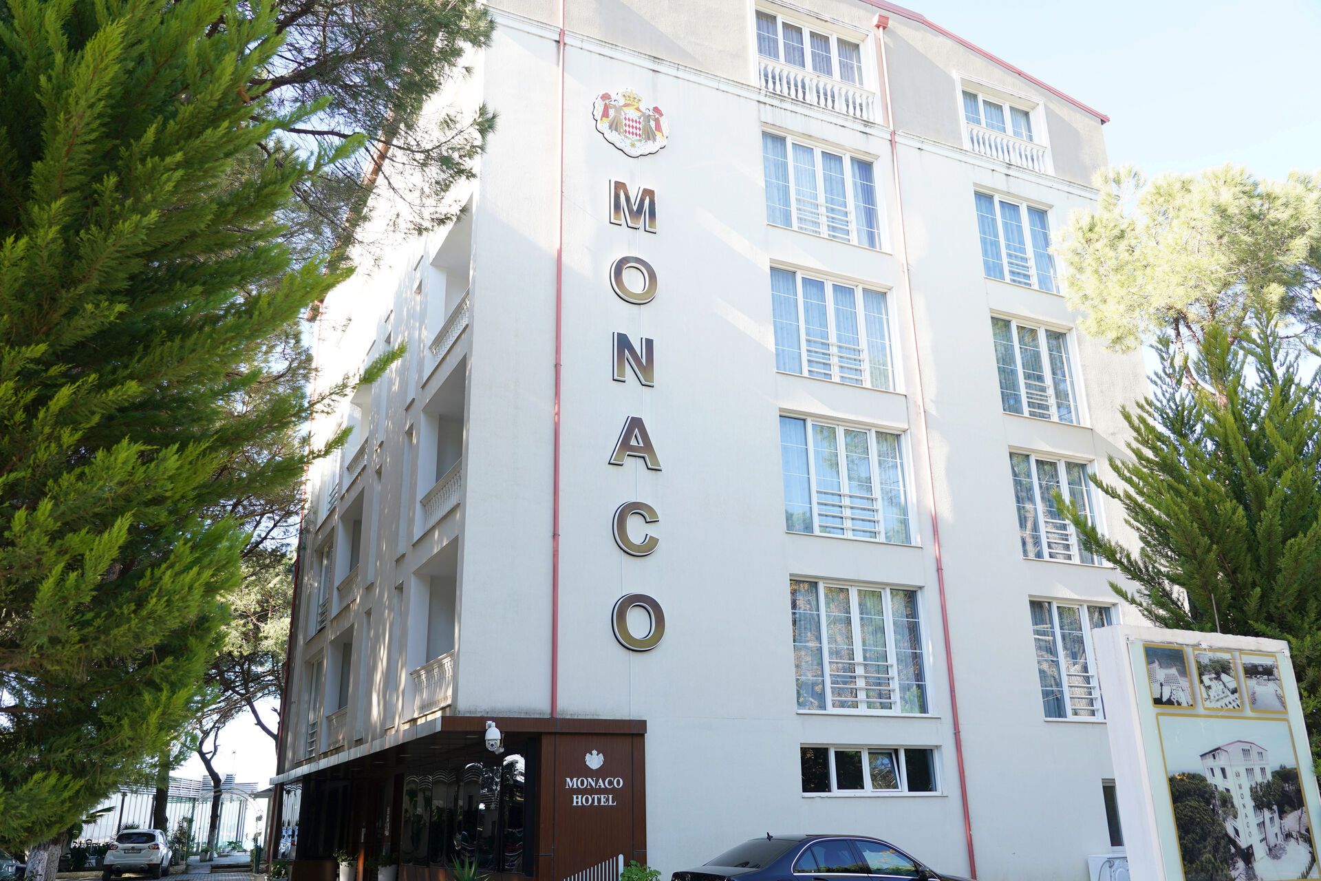 Hotel Monaco & Garden - 3*