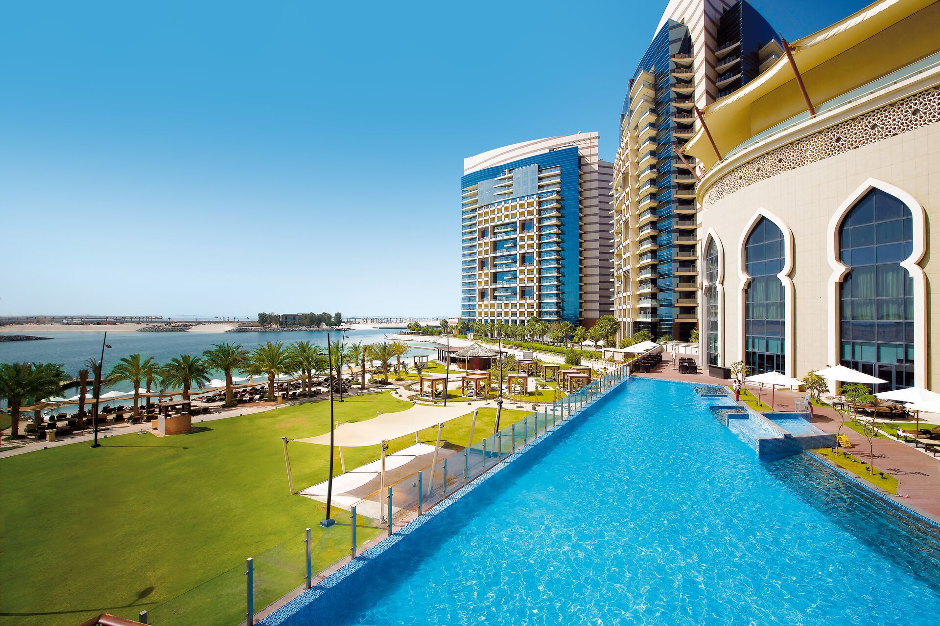 4 Emirate auf einen Streich: Bab Al Qasr & Media Rotana & Royal M Al Aqah & DoubleTree by Hilton Res