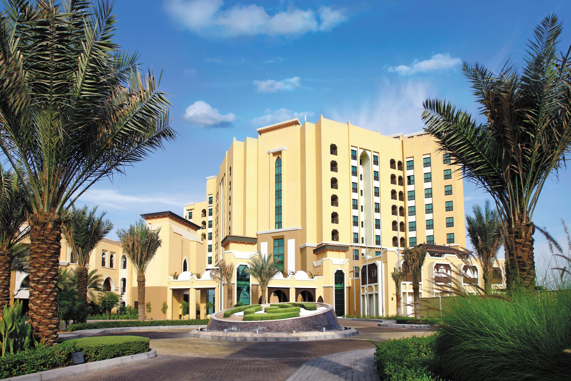 4* Traders Qaryat Al Beri Abu Dhabi & 5* Pullman Jumeirah Lake Towers & 5* Doubletree by Hilton Marj