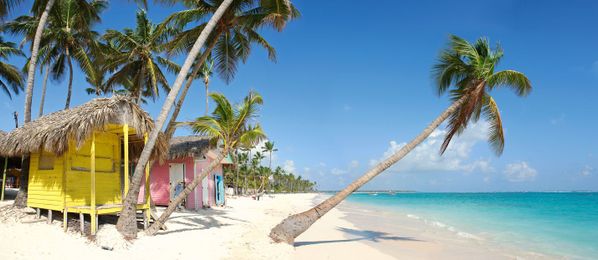 bunte Häuser am Strand, Dominikanische Republik