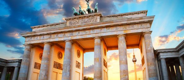 Brandenburger Tor in Berlin zum Sonnenuntergang