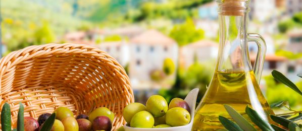 Oliven und Flasche Ölivenöl
