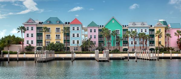 Bunte Häuser in Nassau, Bahamas